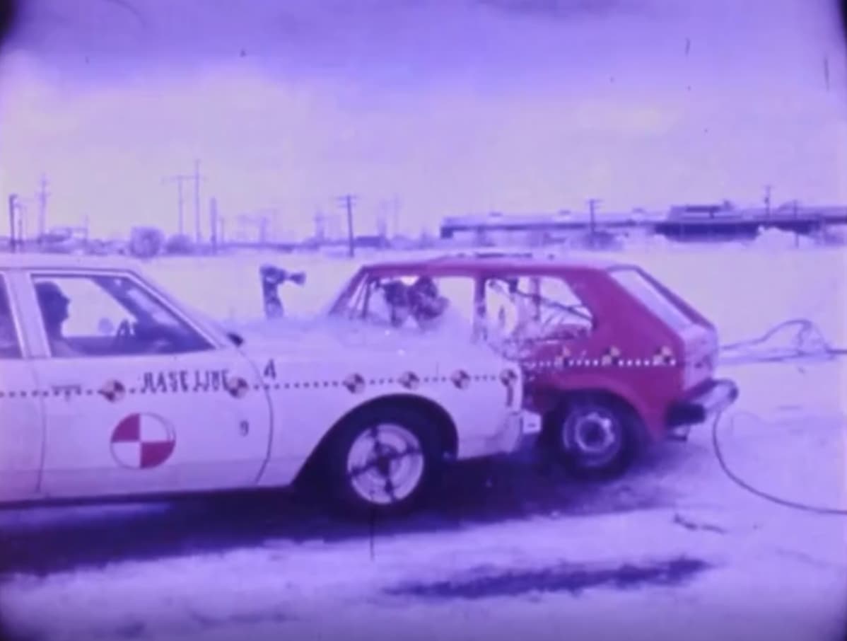 16 Photos of What It Looked Like to Wreck A Car in the 1970s